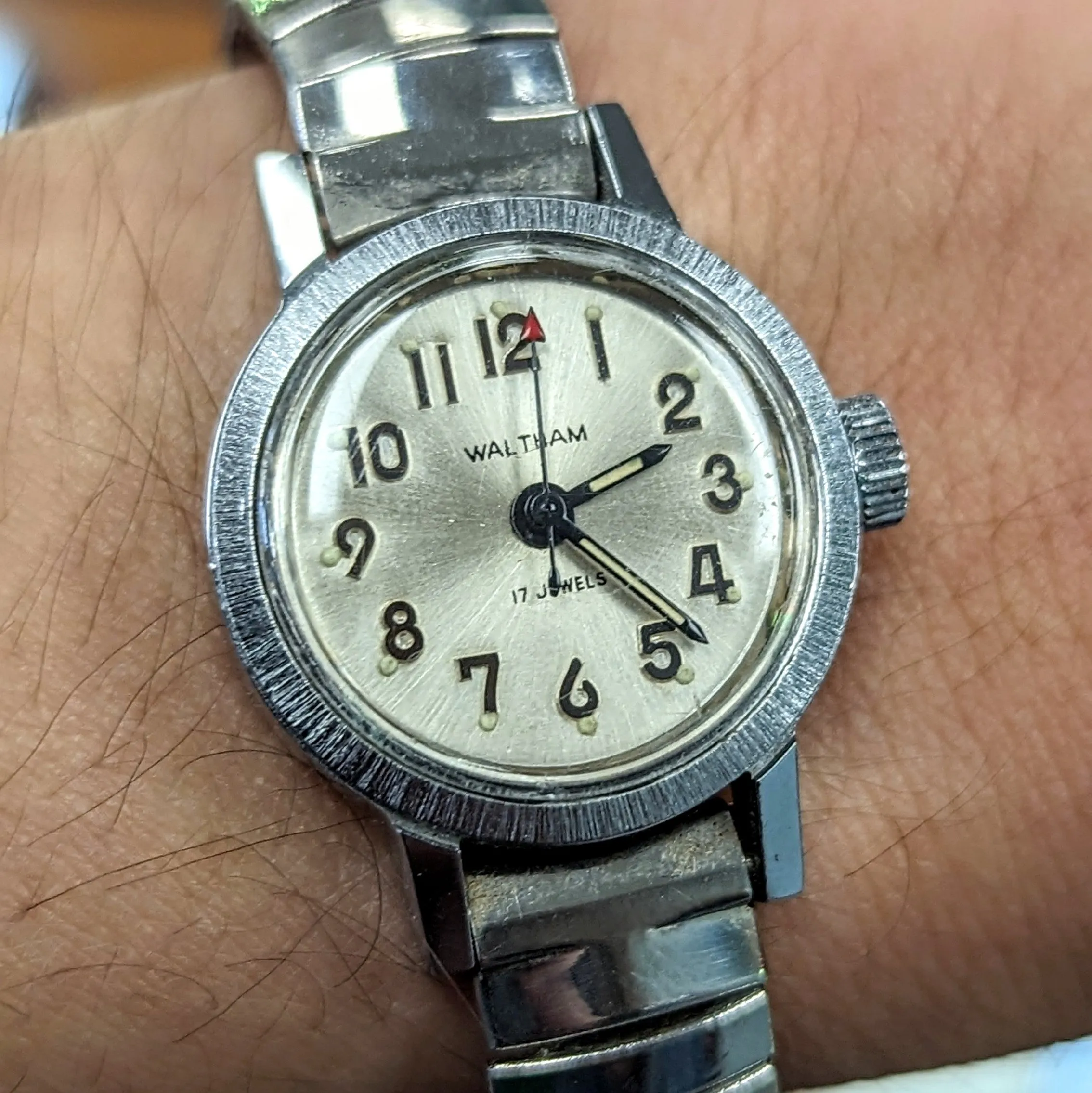 Vintage Ladies WALTHAM Wristwatch 17 Jewels Watch Stainless Steel Flex Bracelet